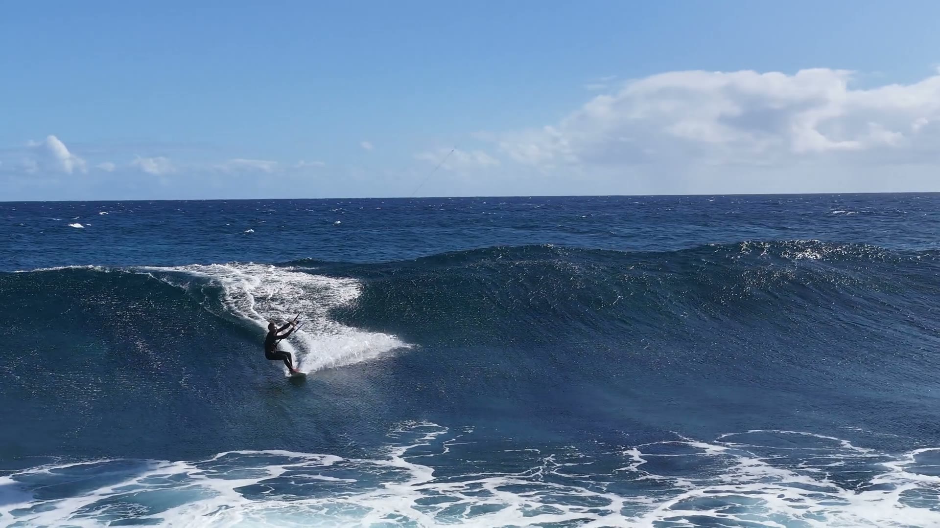 Kitesurfer riding the hollow One Eye wave at Le Morne
